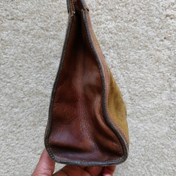 Large Brown Suede Gucci Clutch - Picture 4 of 7